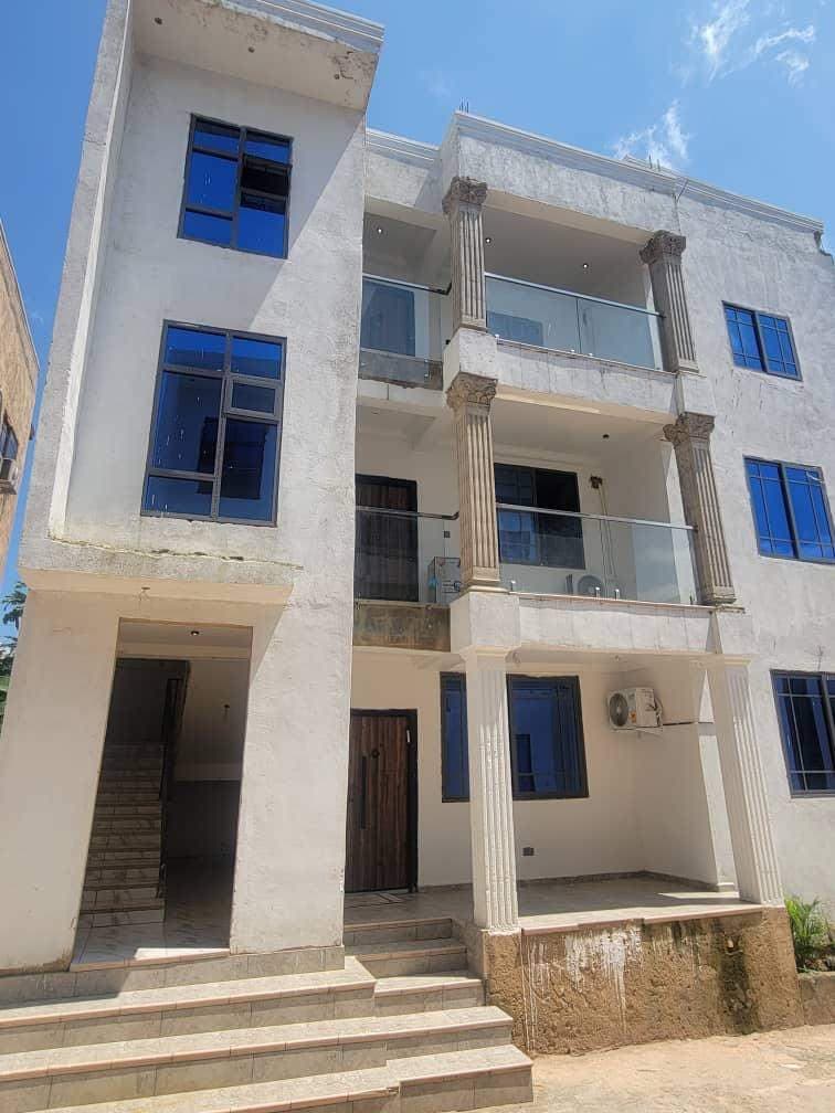 Three (3) bedroom Apartment for rent photo 4