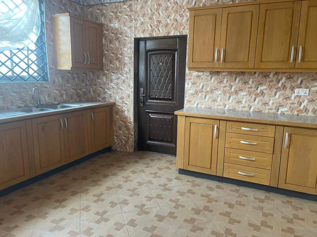 Three (3) bedroom Apartment for rent photo 3